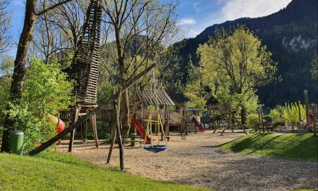 Spielplatz im Zillertal Schlitters (Mittel)